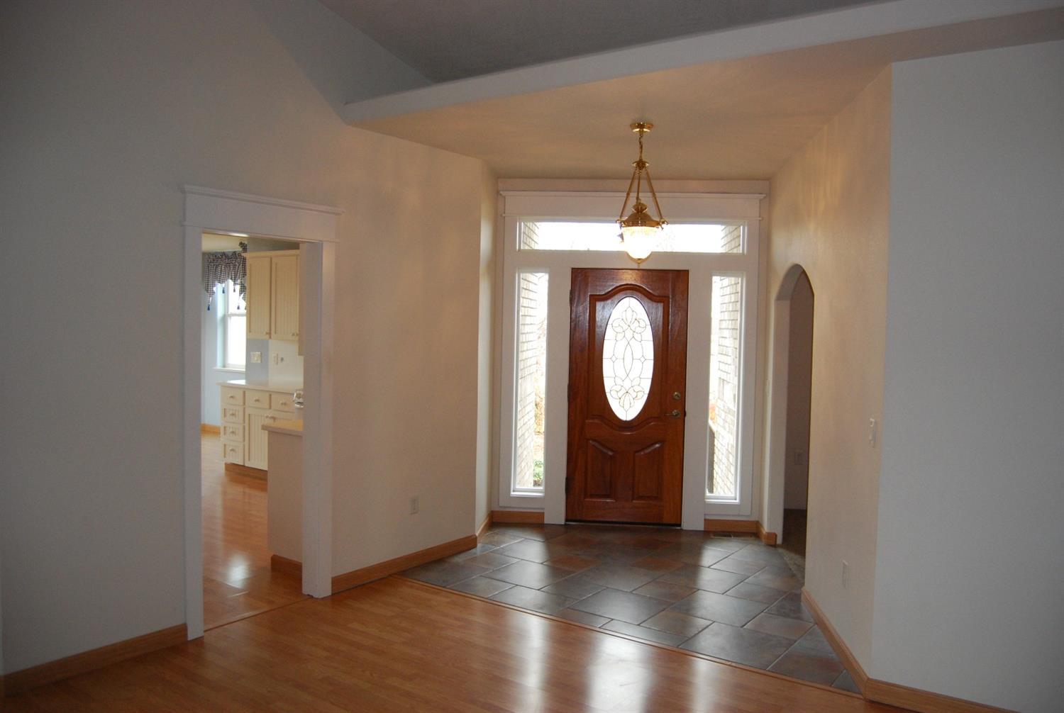 827 Ridgeway Avenue Central Point, OR 97502 - Photo 7 of 34 a view of a windows and an entryway in a room