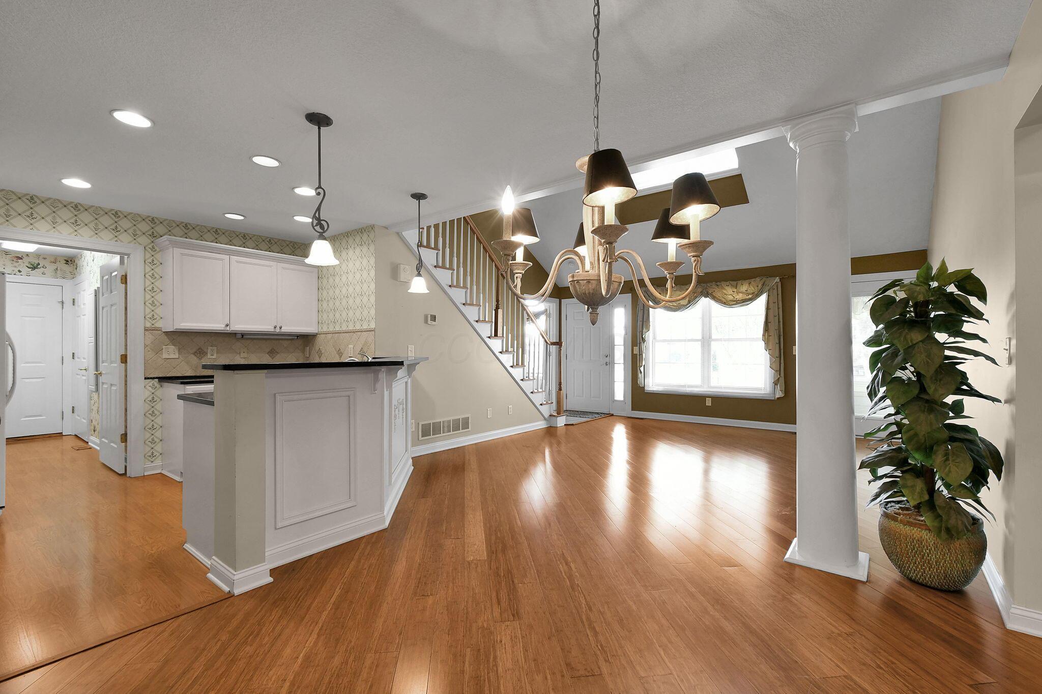712 Stone Ridge Way Newark, OH 43055 - Photo 11 of 50 Dining area to kitchen and front door