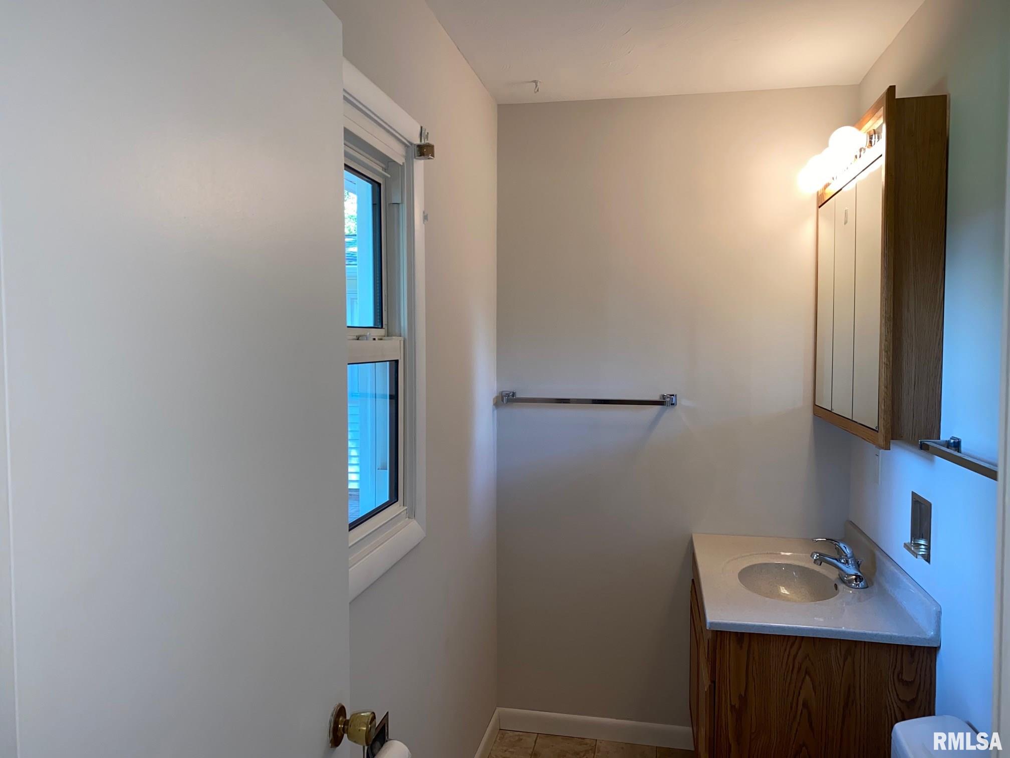 1209 Commanche Road Auburn, IL 62615 - Photo 11 of 17 Gallery Image 11