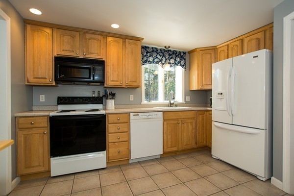 28 Old Grafton Road Upton, MA 01568 - Photo 8 of 28 Gallery Image 8
