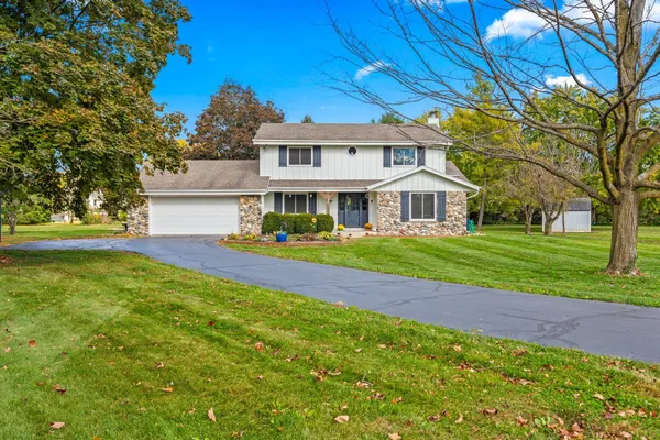 $499,900 | S83W32784 North Oak Tree Court, Mukwonago, WI 53149