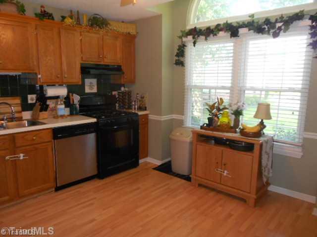 2804 Overview High Point High Point, NC 27265 - Photo 2 of 11 Kitchen.