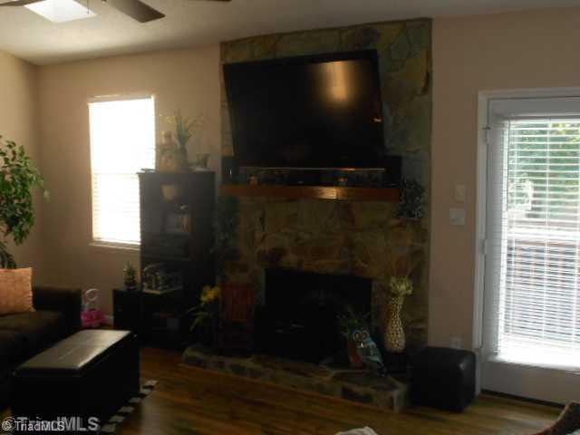 2804 Overview High Point High Point, NC 27265 - Photo 5 of 11 Living Room.