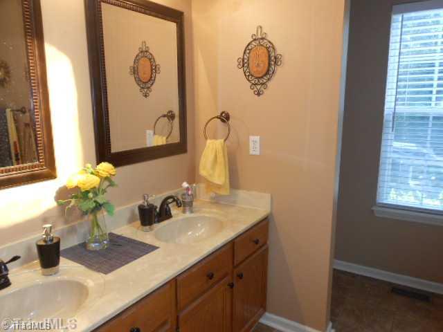 2804 Overview High Point High Point, NC 27265 - Photo 7 of 11 Master Bath/Spa.