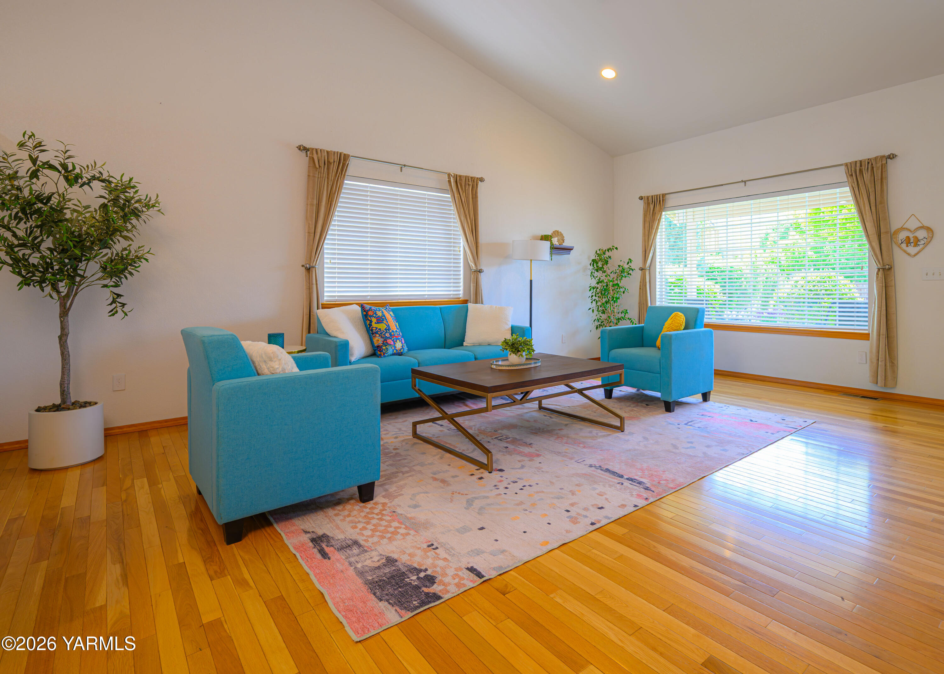 115 Lyle Loop Selah, WA 98942 - Photo 4 of 42 Living Room