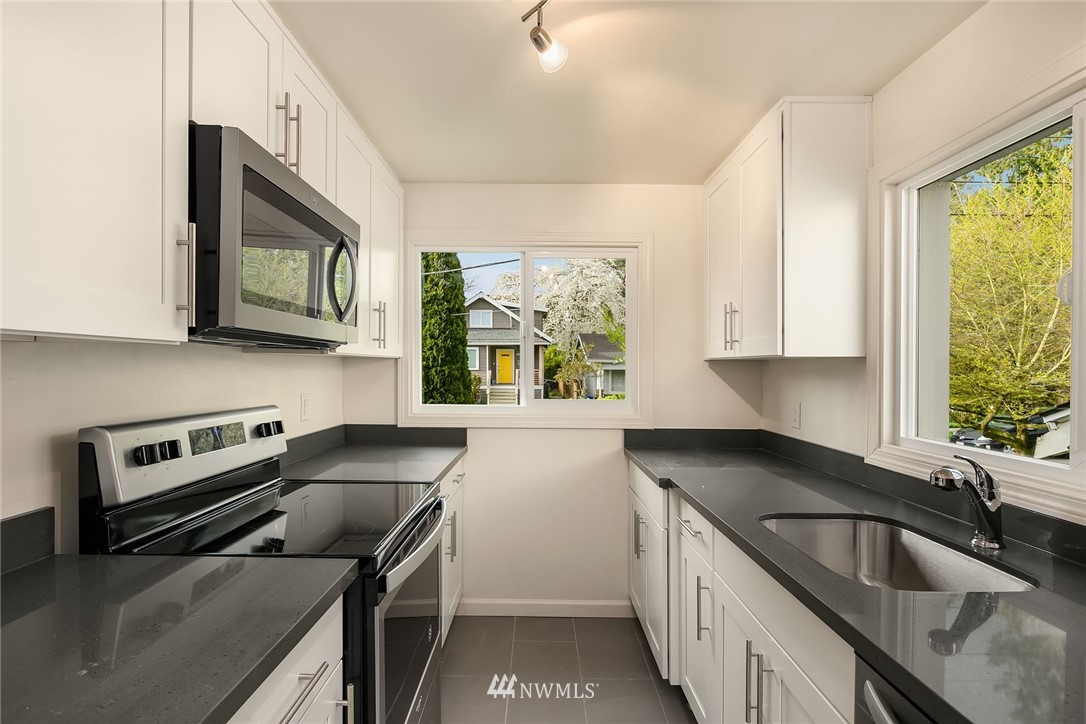 4232 Midvale Avenue North Seattle, WA 98103 - Photo 15 of 17 Gallery Image 15