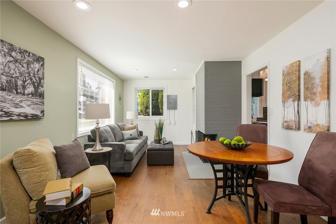 4232 Midvale Avenue North Seattle, WA 98103 - Photo 3 of 17 Gallery Image 3