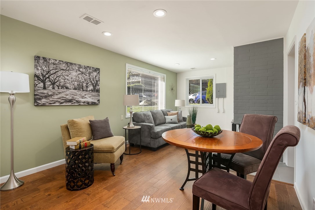 4232 Midvale Avenue North Seattle, WA 98103 - Photo 4 of 17 Gallery Image 4