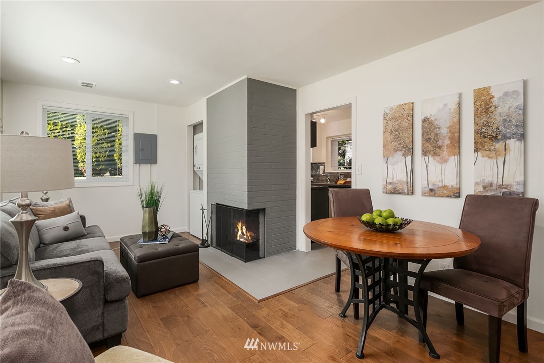 4232 Midvale Avenue North Seattle, WA 98103 - Photo 5 of 17 Gallery Image 5