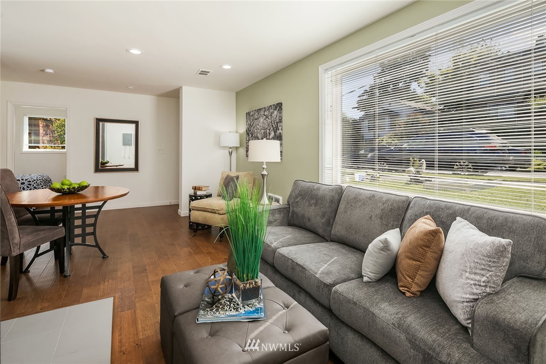 4232 Midvale Avenue North Seattle, WA 98103 - Photo 6 of 17 Gallery Image 6