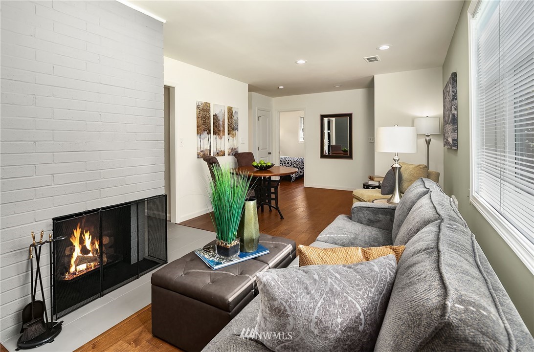 4232 Midvale Avenue North Seattle, WA 98103 - Photo 7 of 17 Gallery Image 7