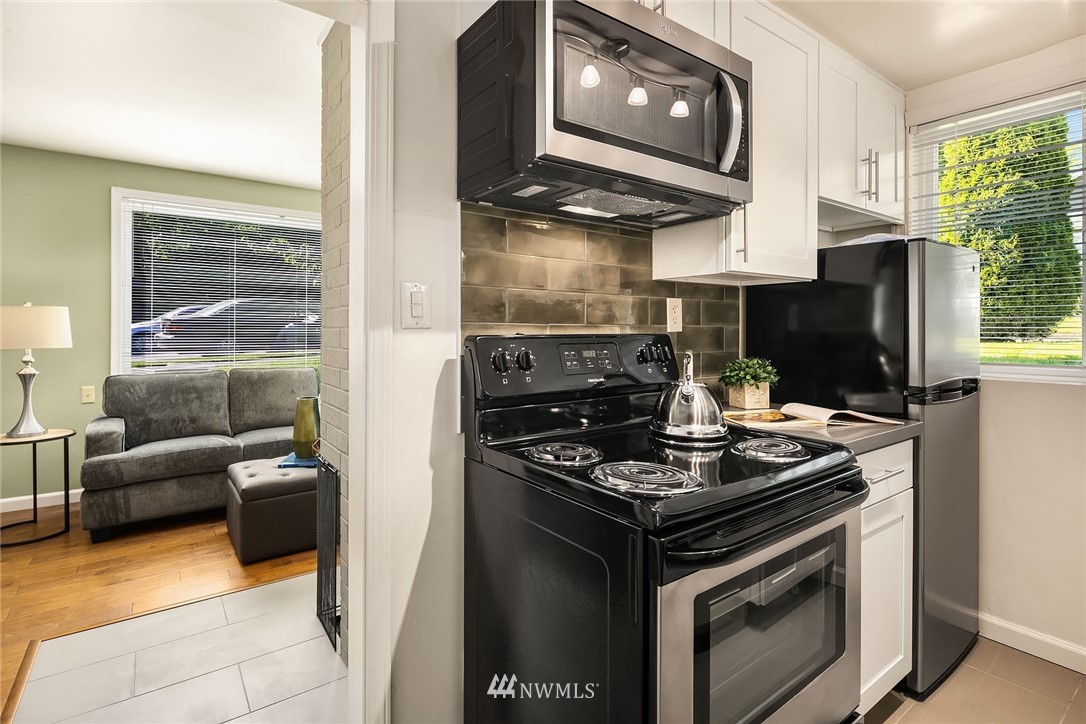 4232 Midvale Avenue North Seattle, WA 98103 - Photo 9 of 17 Gallery Image 9