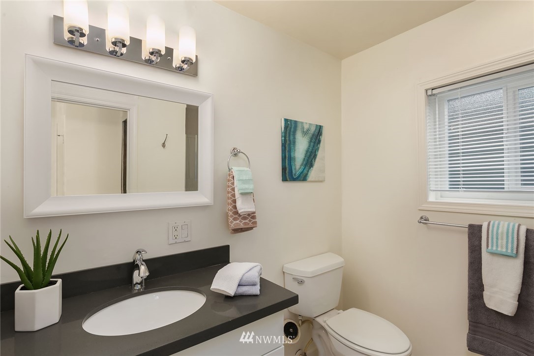 4232 Midvale Avenue North Seattle, WA 98103 - Photo 10 of 17 Gallery Image 10
