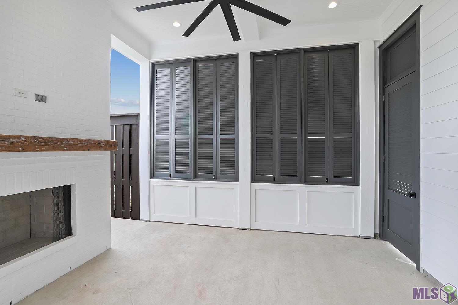 13849 Wild Canary Road Baton Rouge, LA 70810 - Photo 17 of 24 Enjoy a spacious courtyard area