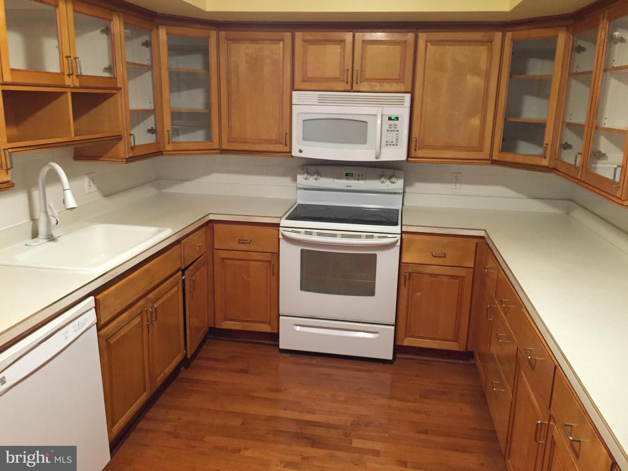 8023 Falstaff Road McLean, VA 22102 - Photo 17 of 30 Kitchen