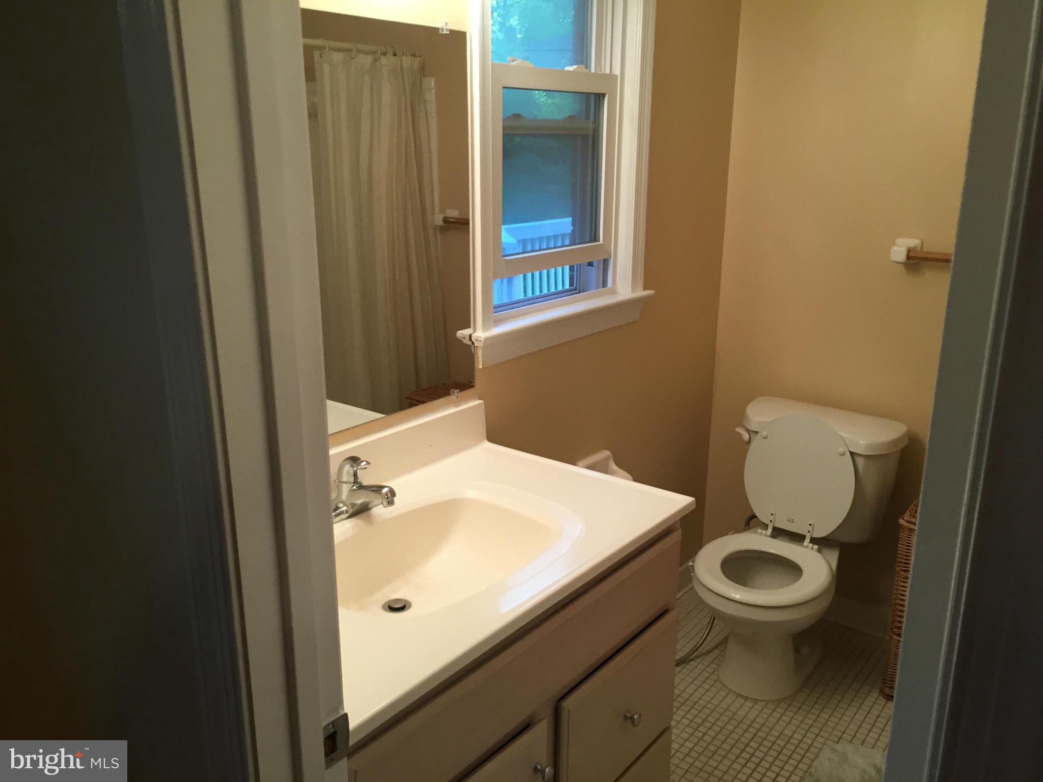8023 Falstaff Road McLean, VA 22102 - Photo 25 of 30 Bath