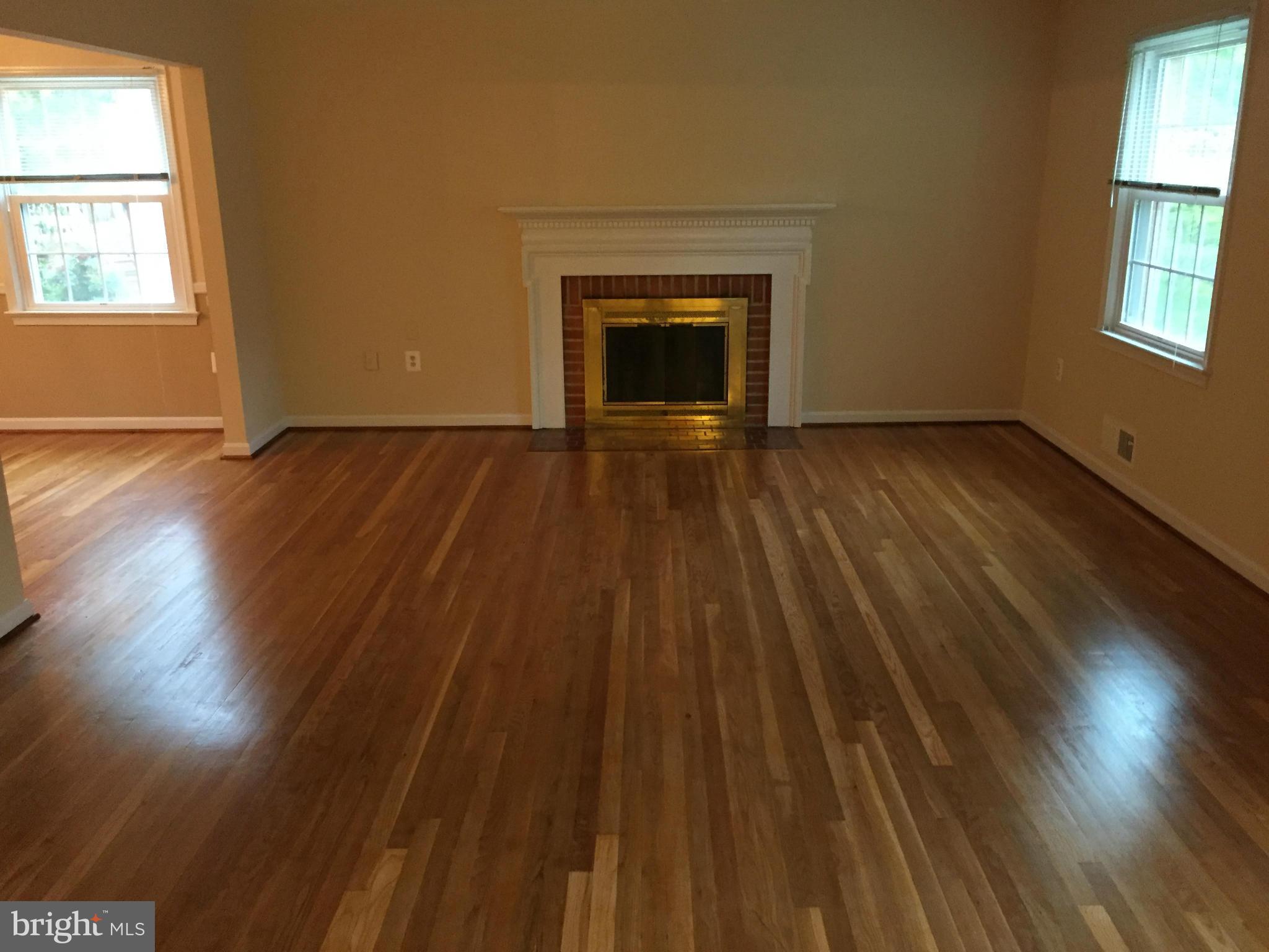 8023 Falstaff Road McLean, VA 22102 - Photo 8 of 30 Living Room