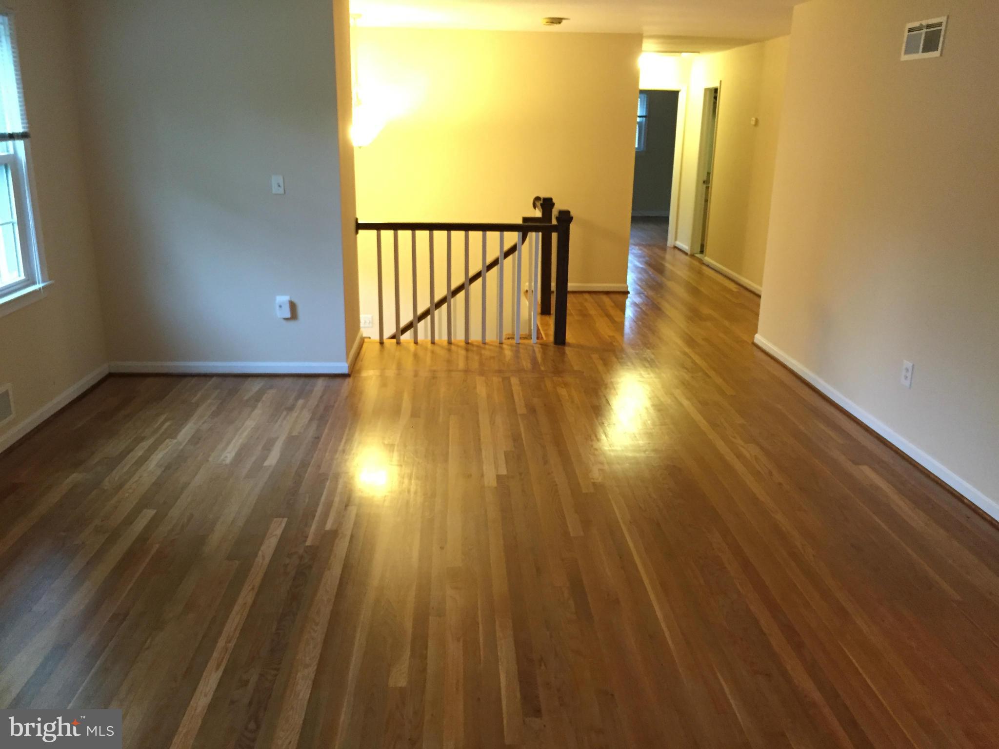 8023 Falstaff Road McLean, VA 22102 - Photo 10 of 30 Living Room