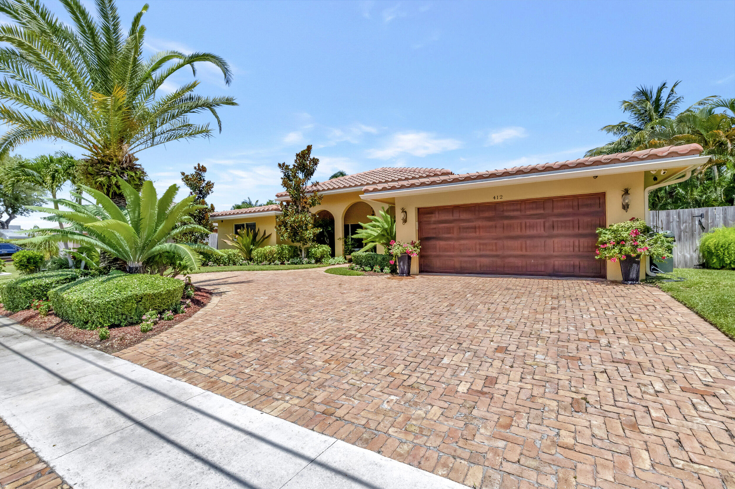 412 Southwest 6th Avenue Boca Raton, FL 33486 - Photo 3 of 19 Two car garage