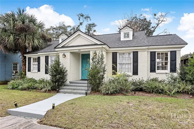 $2,500 | 725 East 53rd Street, Savannah, GA 31405