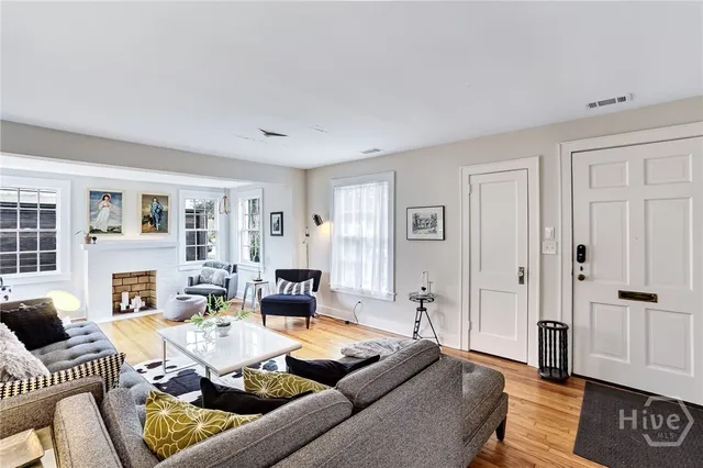 $2,500 | 725 East 53rd Street, Savannah, GA 31405