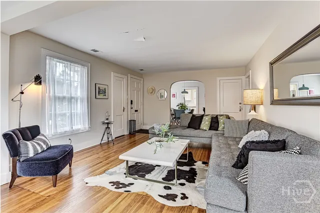 $2,500 | 725 East 53rd Street, Savannah, GA 31405