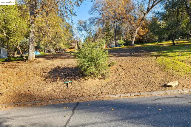 $3,000 | 8-143 Hillhurst Circle, Groveland, CA 95321