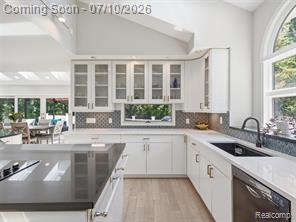 670 West Snell Road Rochester, MI 48306 - Photo 20 of 76