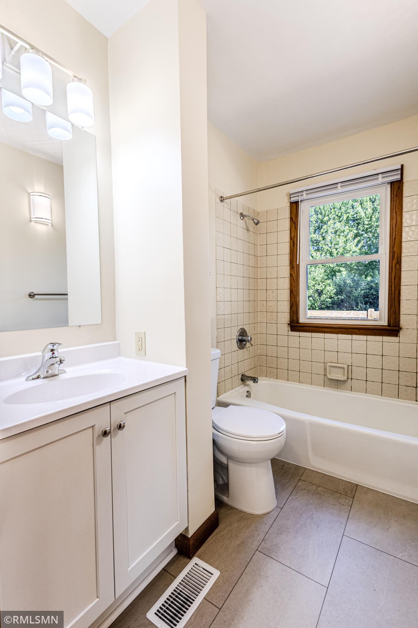 6823 East River Road Minneapolis, MN 55432 - Photo 11 of 36 Gallery Image 11