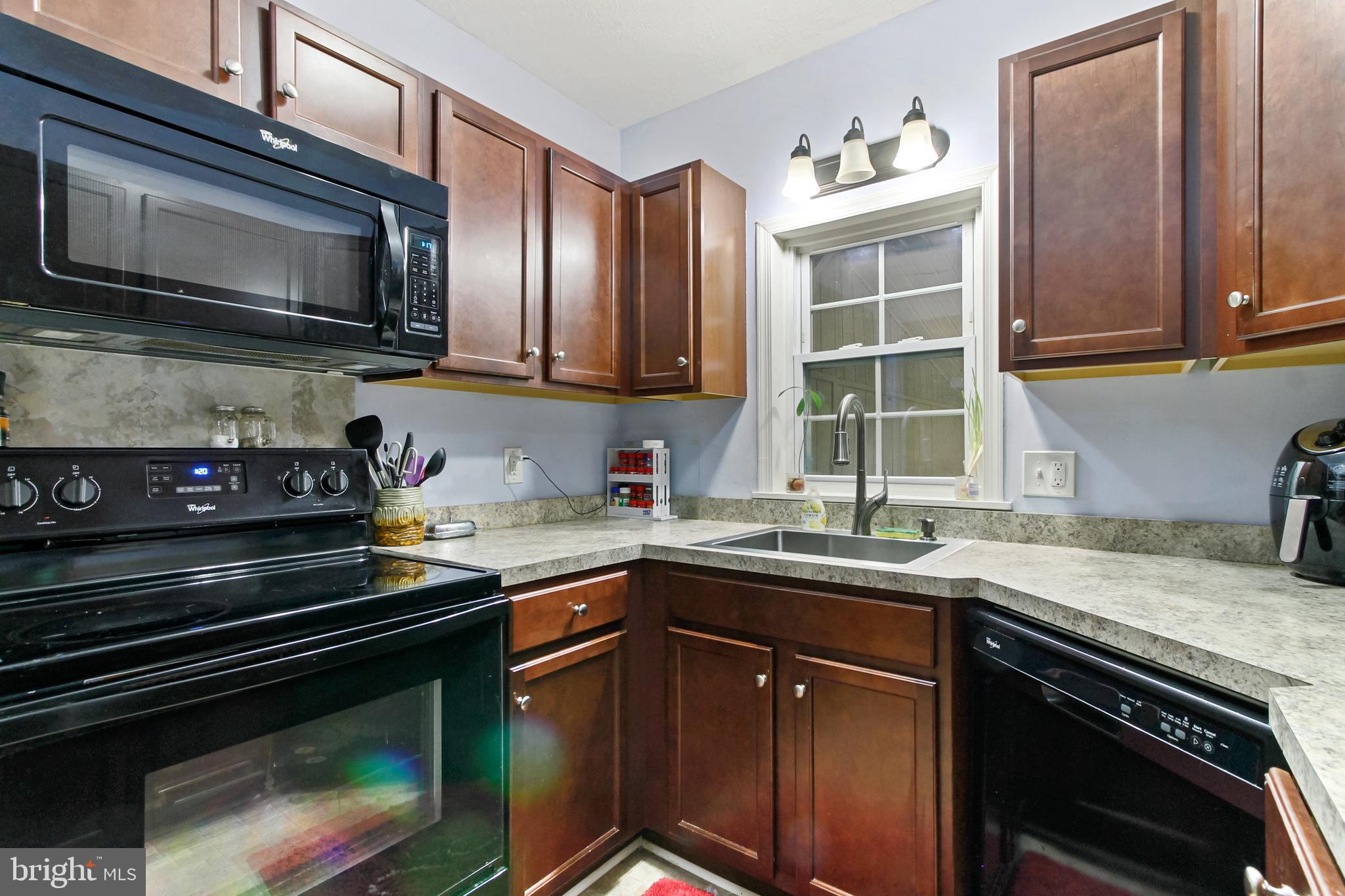 443 Maple Street Manchester, PA 17345 - Photo 12 of 28 Gallery Image 12