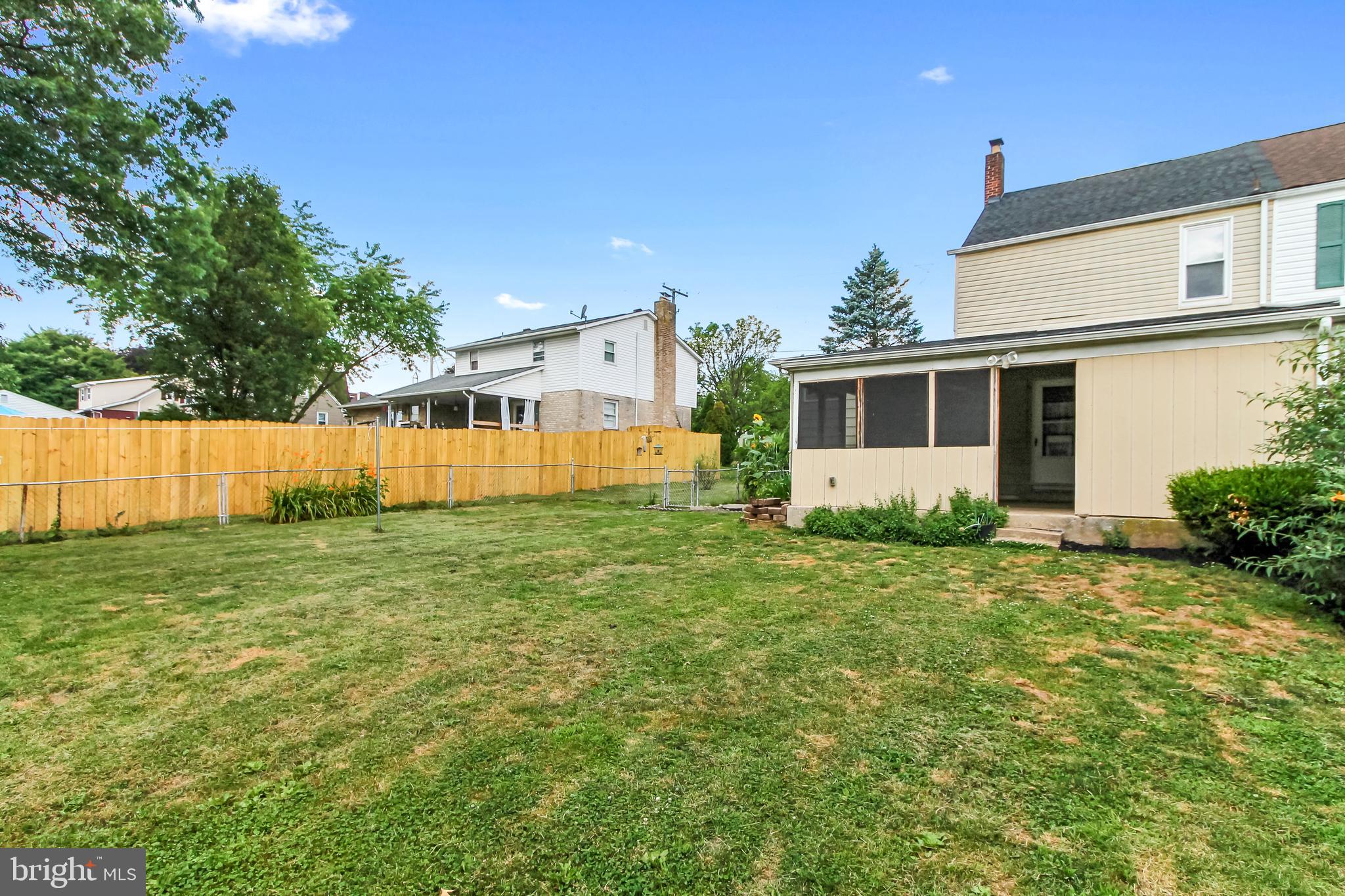 443 Maple Street Manchester, PA 17345 - Photo 3 of 28 Gallery Image 3