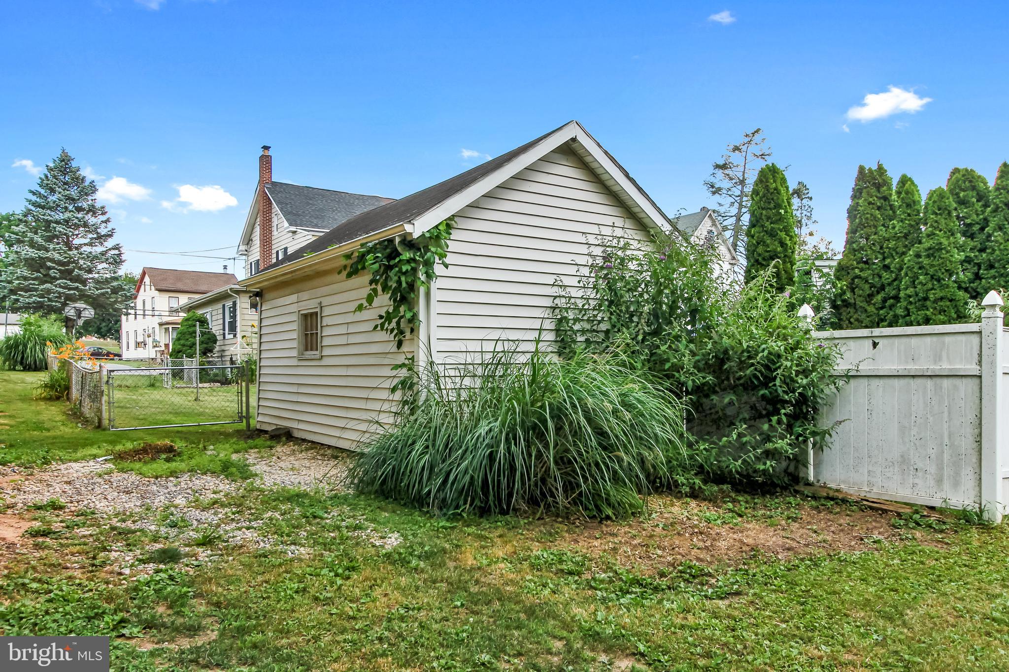 443 Maple Street Manchester, PA 17345 - Photo 7 of 28 Gallery Image 7