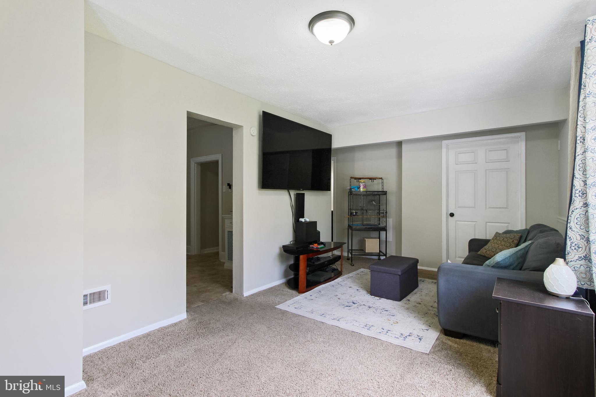 443 Maple Street Manchester, PA 17345 - Photo 9 of 28 Gallery Image 9