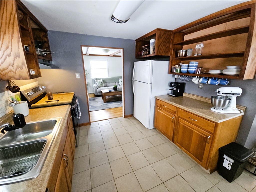 198 Blackrock Road Coventry, RI 02816 - Photo 4 of 16