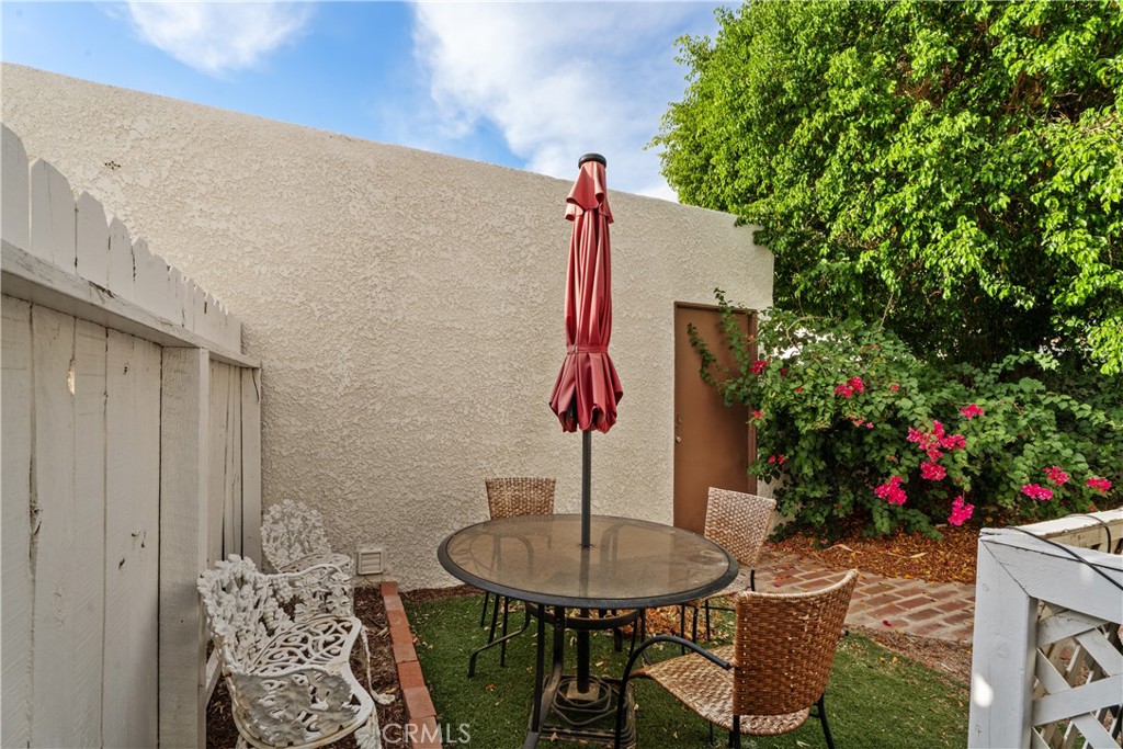 69646 Antonia Way Rancho Mirage, CA 92270 - Photo 46 of 50 a balcony filled with a potted plant