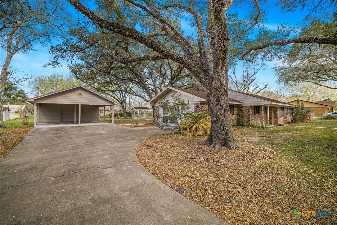 406 Blyth Road Victoria, TX 77904 - Photo 12 of 32