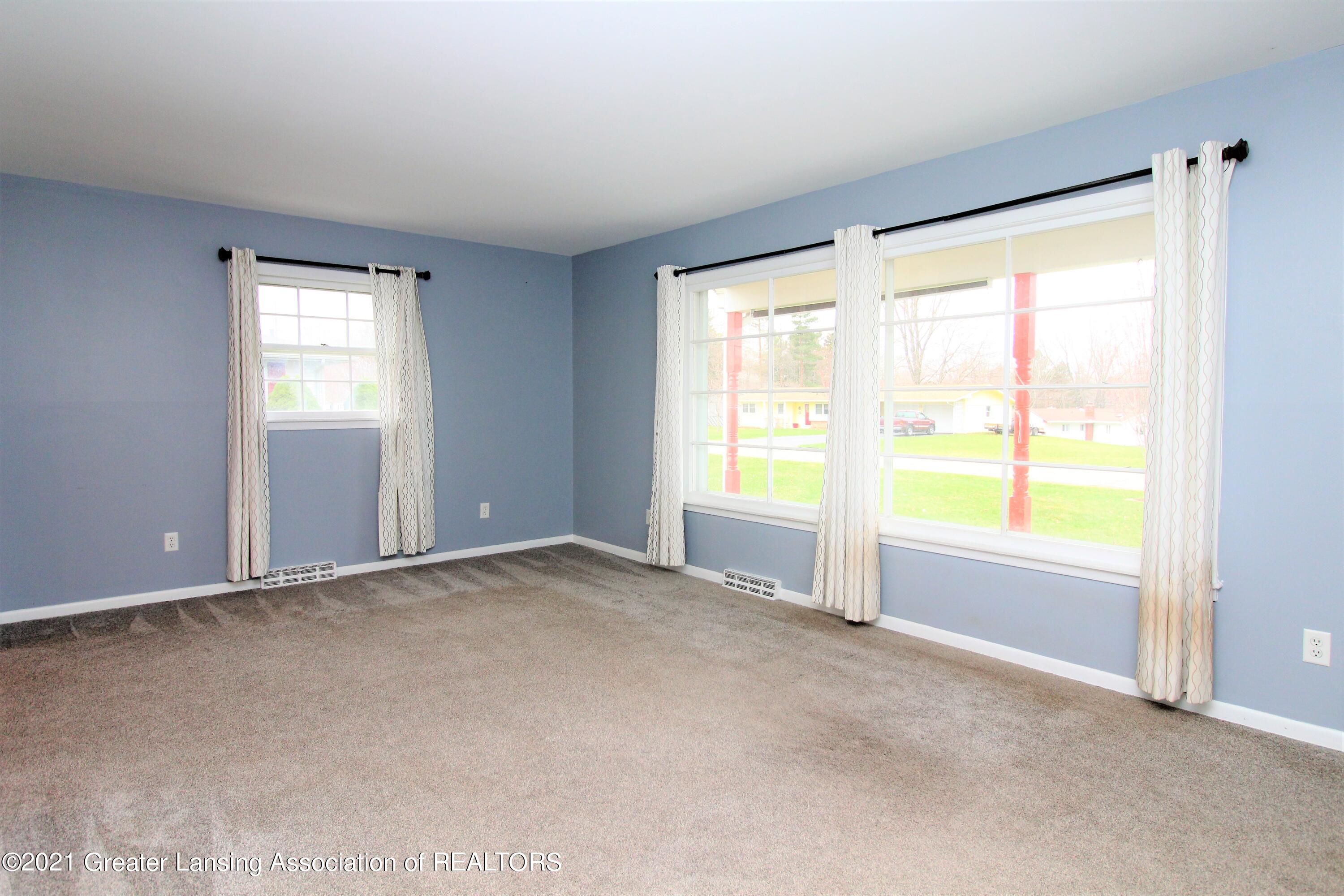 805 Raeburn Road Eaton Rapids, MI 48827 - Photo 4 of 37 04