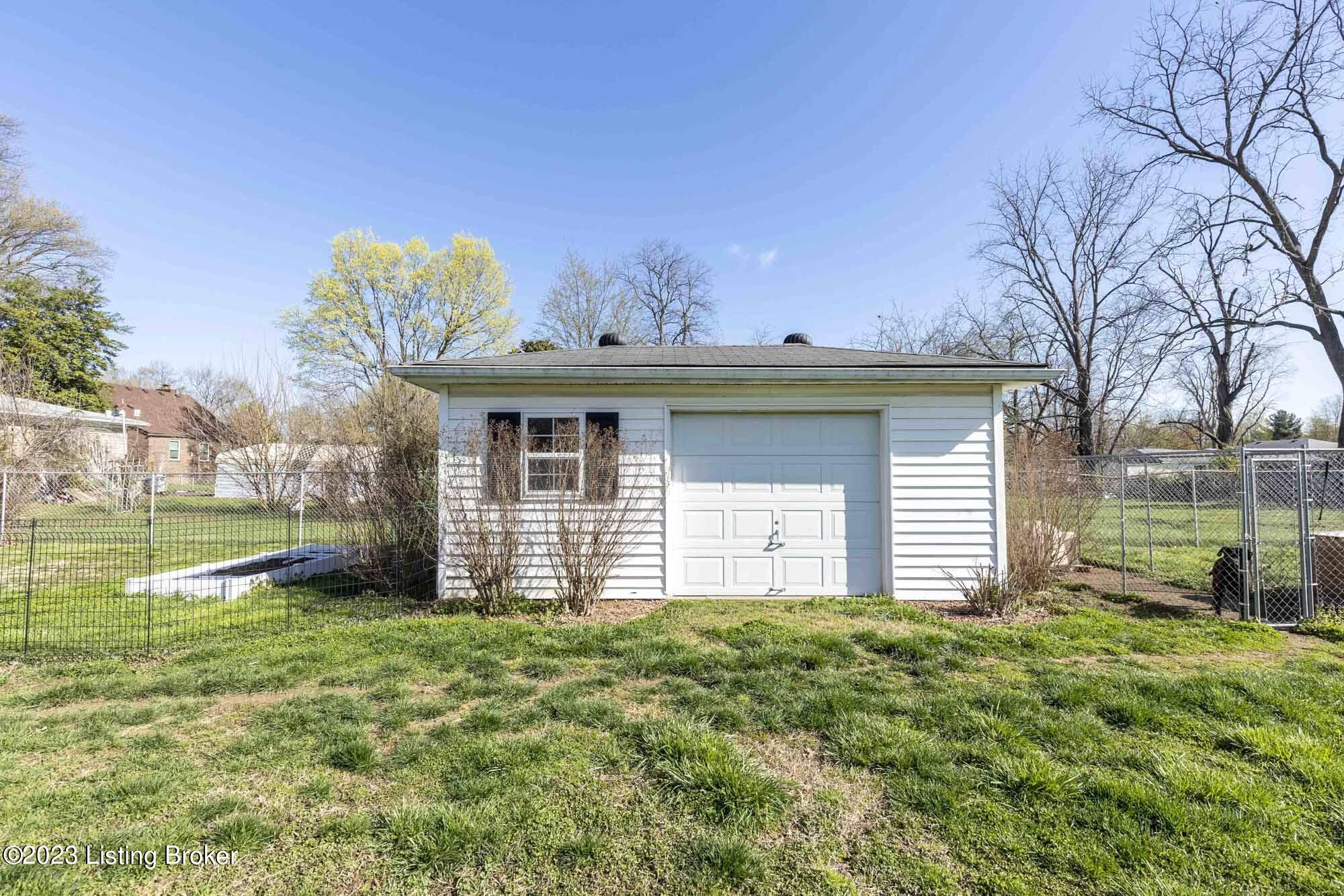 4735 Dover Road Louisville, KY 40216 - Photo 43 of 48 Dover043