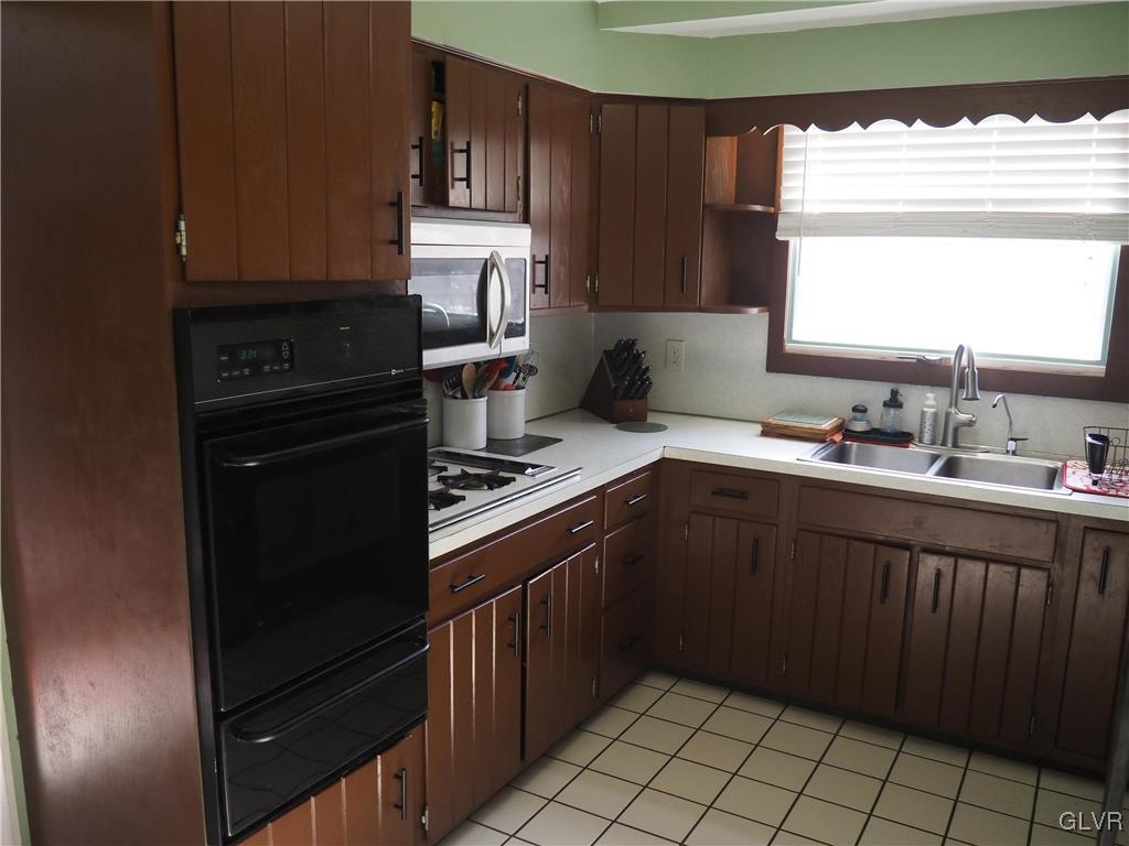 147 Williams Road Cresco, PA 18326 - Photo 10 of 35 a kitchen with a sink stove and cabinets