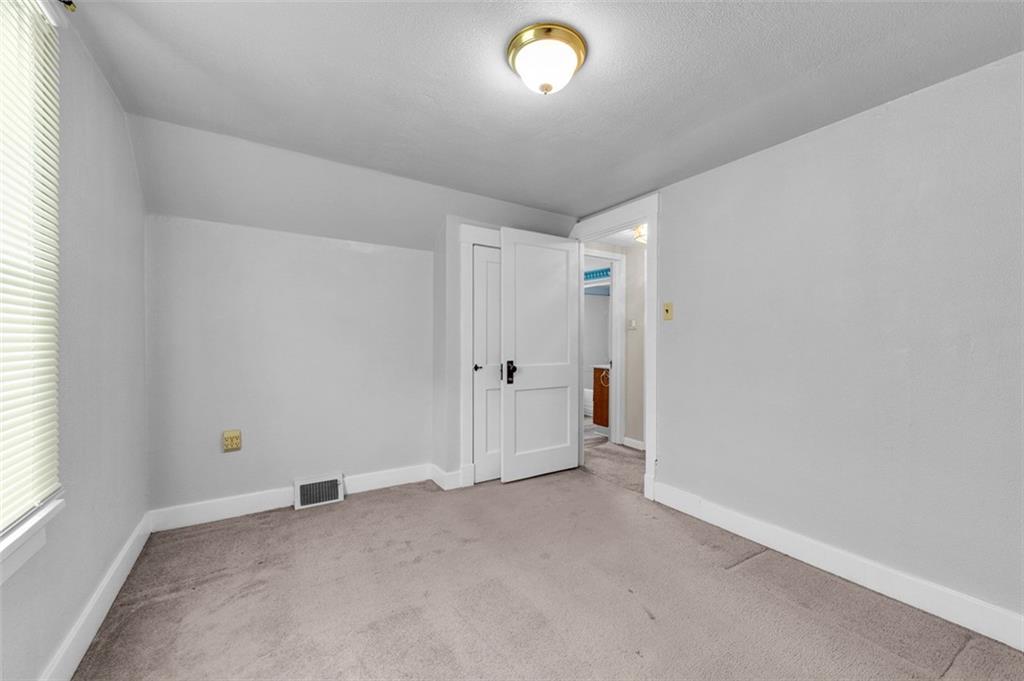 1738-1740 Hancock Avenue Apollo, PA 15613 - Photo 31 of 49 an empty room with a window