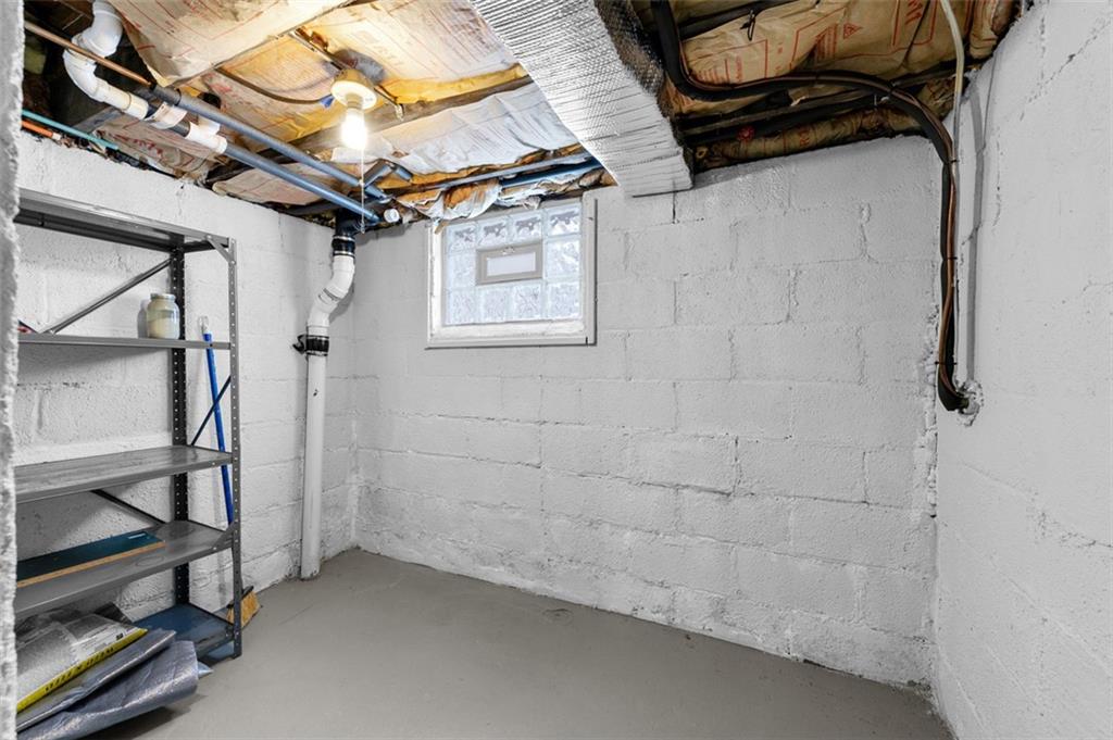 1738-1740 Hancock Avenue Apollo, PA 15613 - Photo 38 of 49 a view of walk in closet