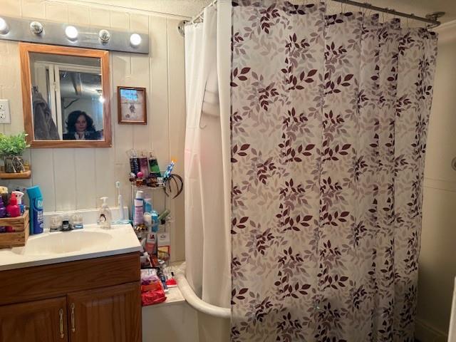 1738-1740 Hancock Avenue Apollo, PA 15613 - Photo 47 of 49 a bathroom with a sink toilet and shower