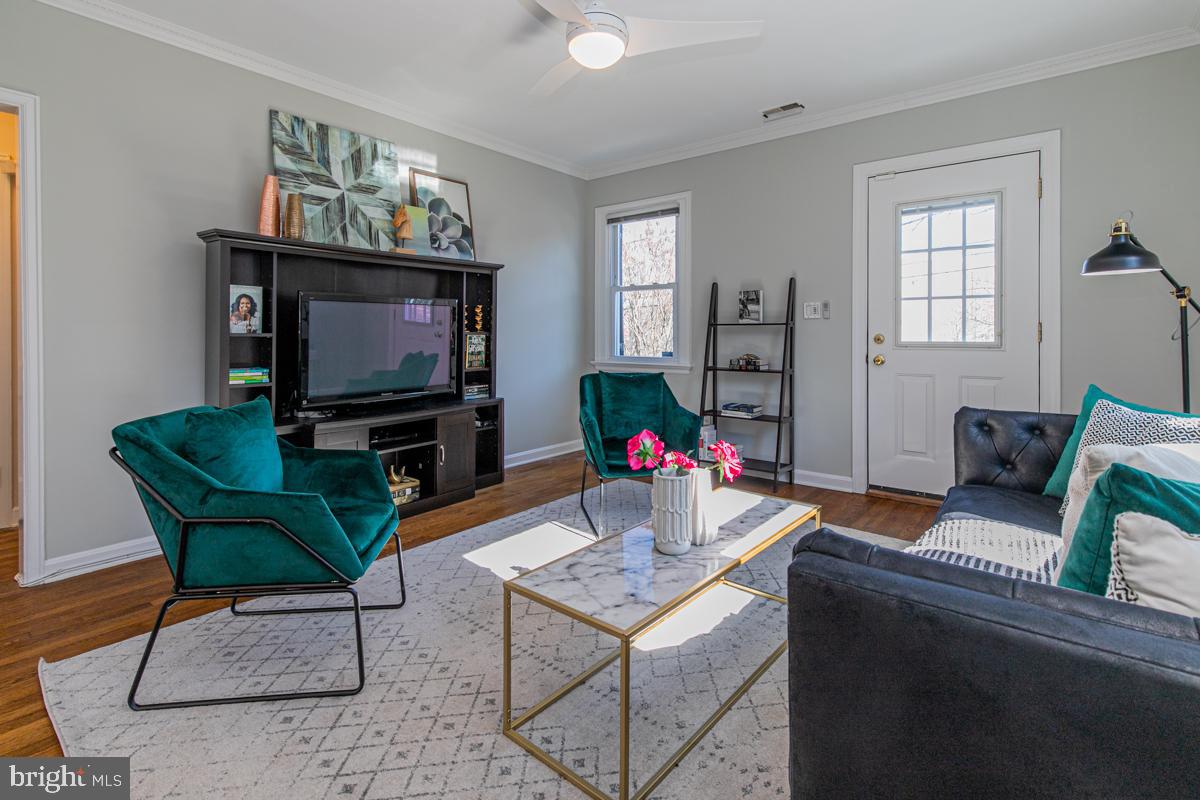503 Schuyler Road Silver Spring, MD 20910 - Photo 5 of 31 Gallery Image 5