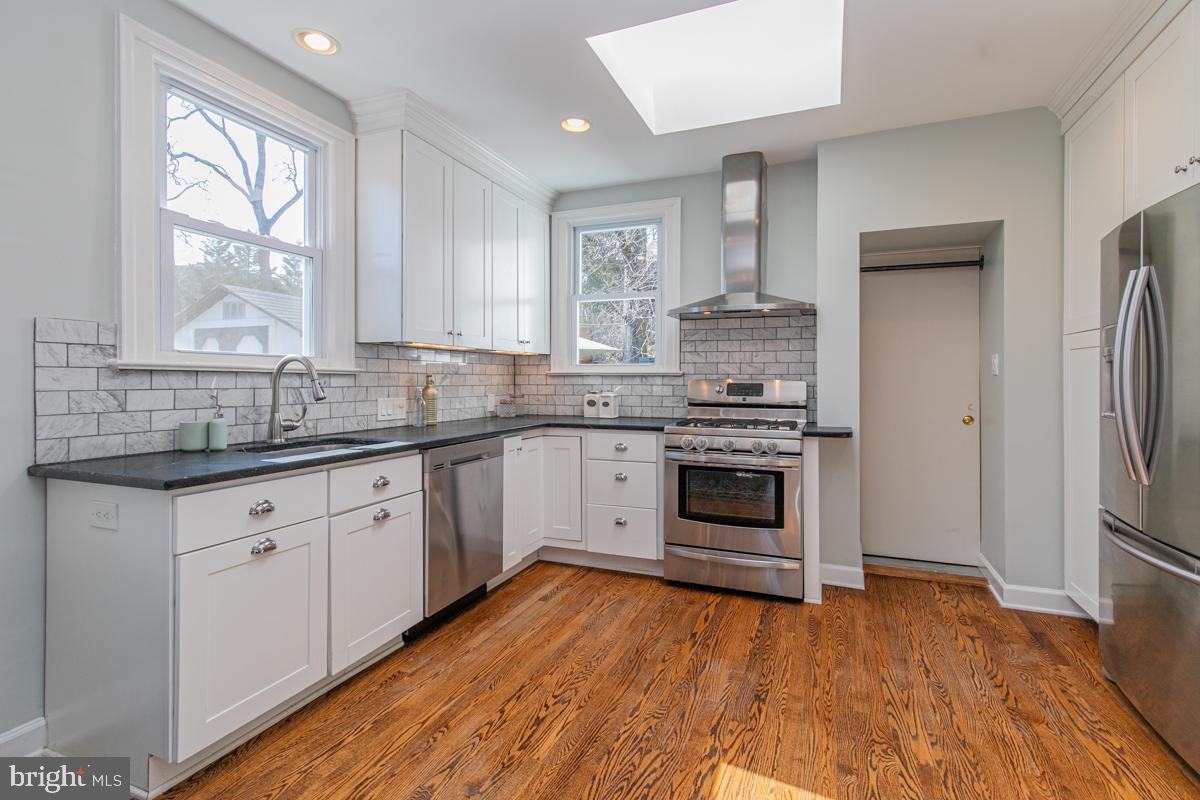 503 Schuyler Road Silver Spring, MD 20910 - Photo 9 of 31 Gallery Image 9