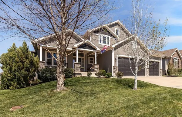 $720,000 | 12916 West 169th Street, Overland Park, KS 66221