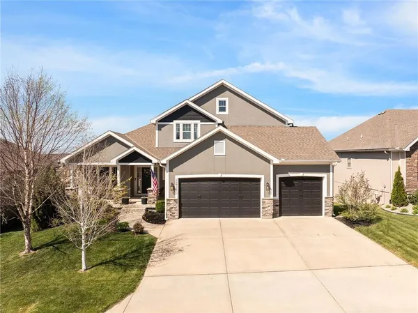 $720,000 | 12916 West 169th Street, Overland Park, KS 66221