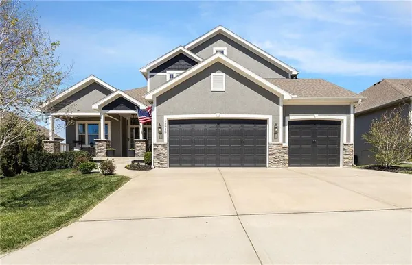 $720,000 | 12916 West 169th Street, Overland Park, KS 66221