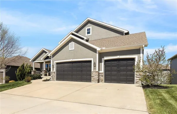 $720,000 | 12916 West 169th Street, Overland Park, KS 66221