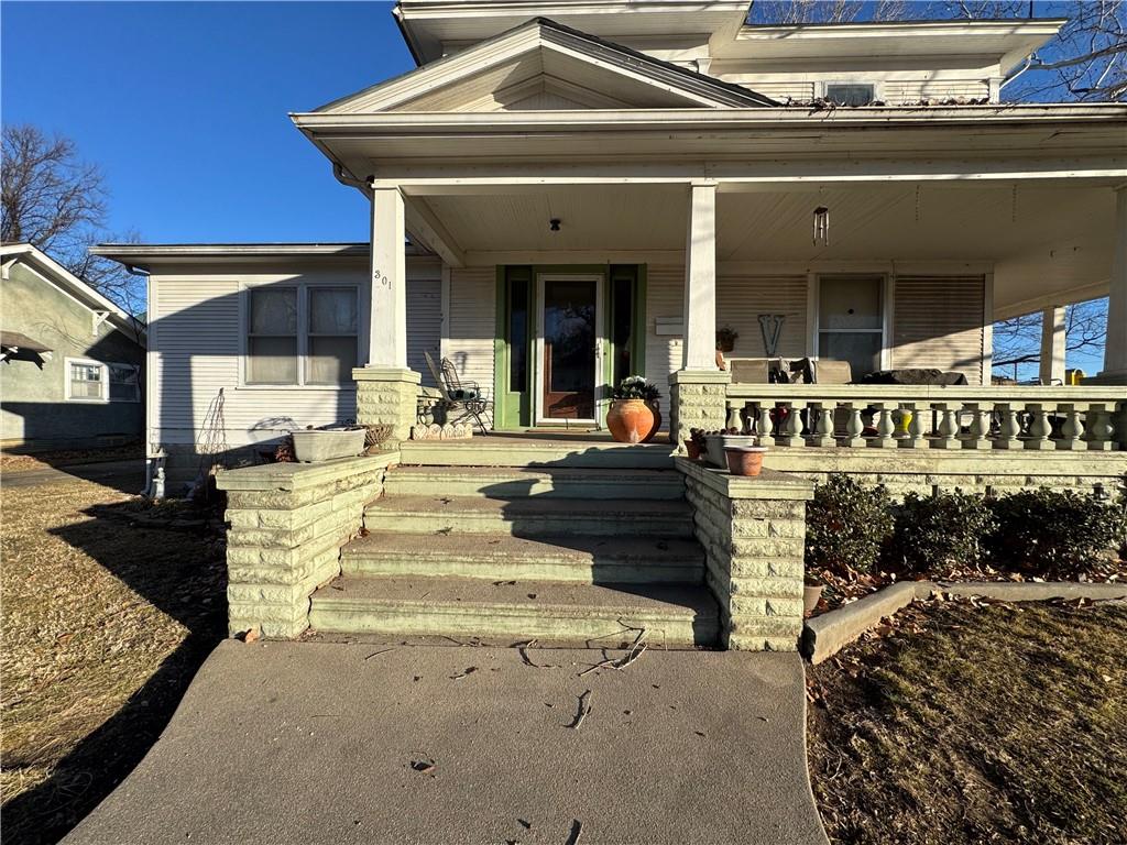 301 West Pine Street Columbus, KS 66725 - Photo 2 of 18