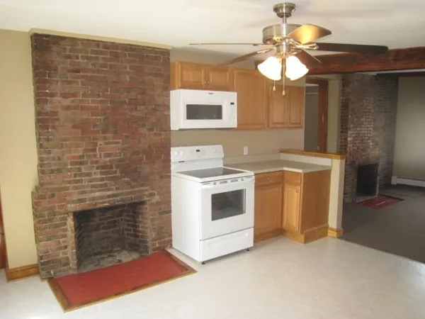 $2,100 | 45 Main Street, Unit 2, Gloucester, MA 01930